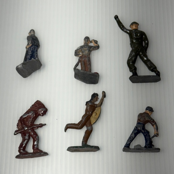 Lot of 6 Assorted Lead Toy Soldiers and Native American Indians Painted - Picture 2 of 3
